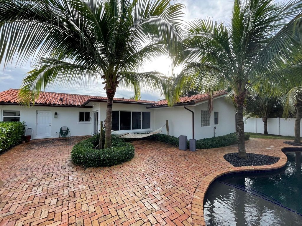 Photo of 19353 W Indies Lane, Jupiter, FL 33469 (MLS # R11062482)