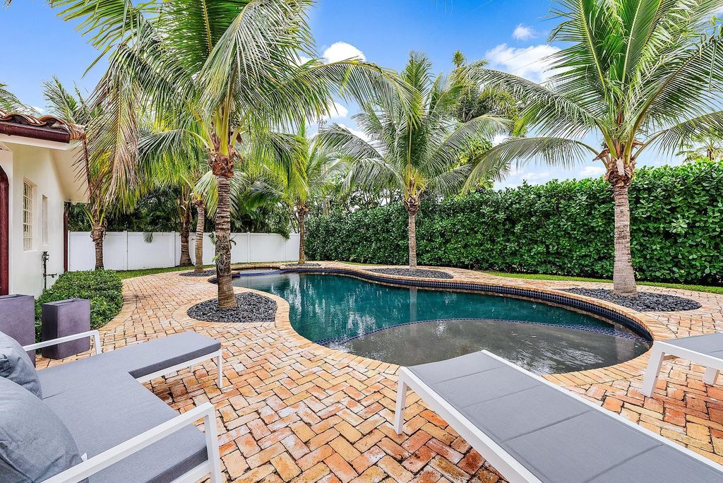 Photo of 19353 W Indies Lane, Jupiter, FL 33469 (MLS # R11062482)