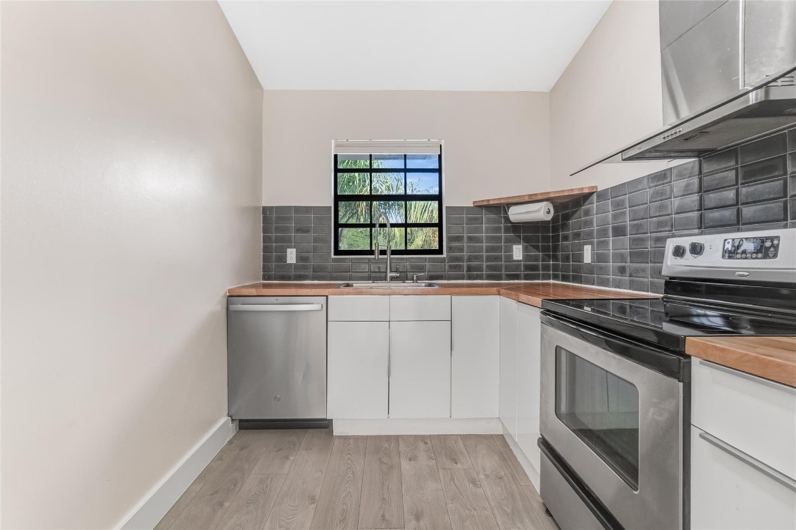 LAKE WINDWOOD - Residential