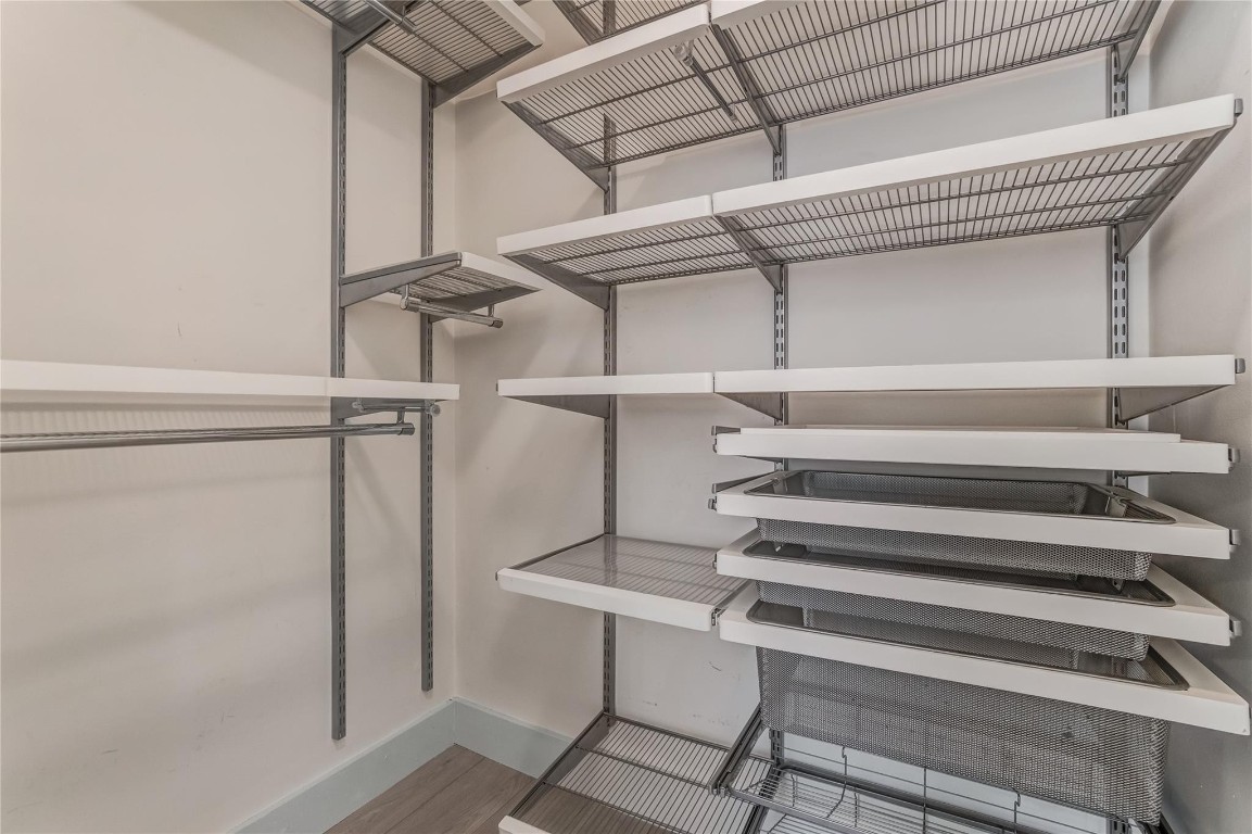 LAKE WINDWOOD - Residential