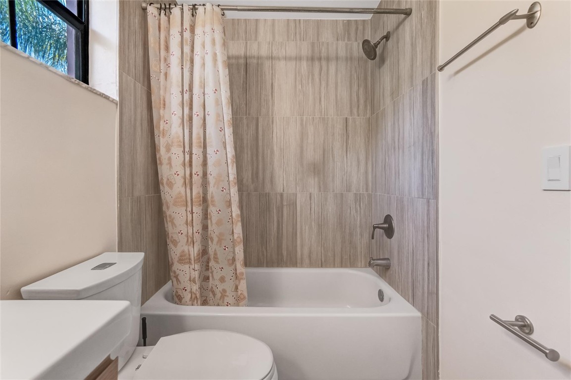 LAKE WINDWOOD - Residential