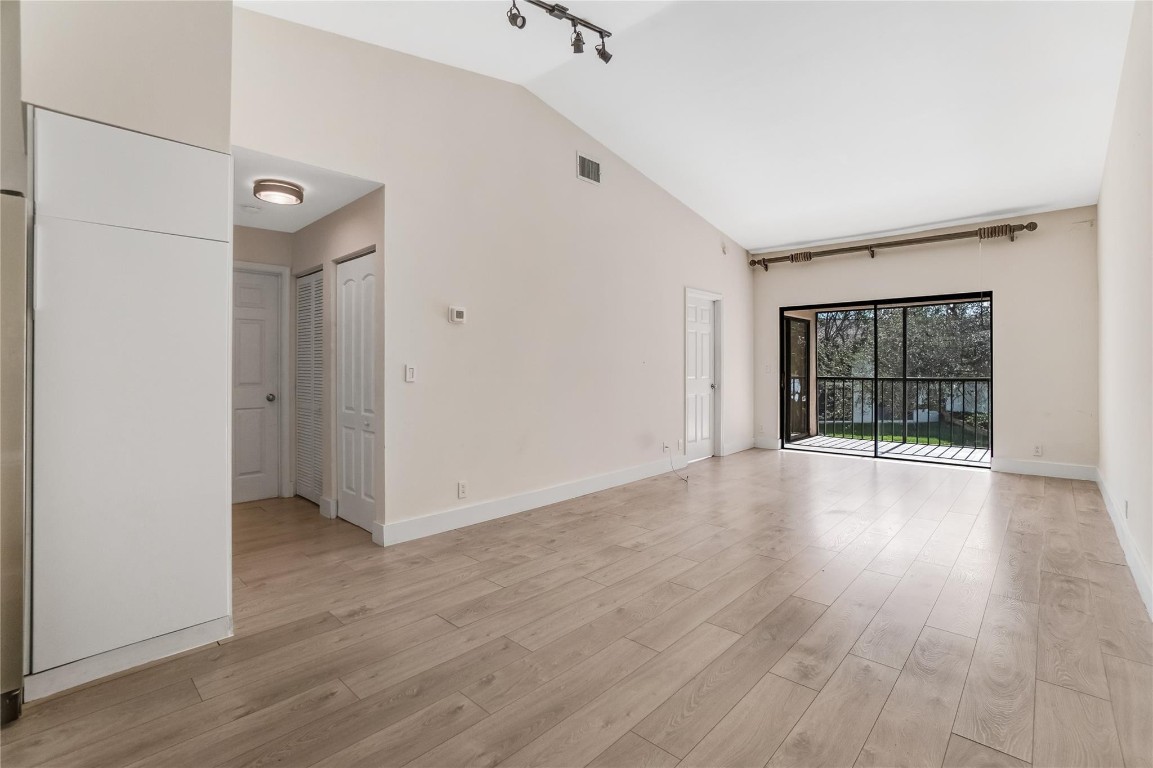 LAKE WINDWOOD - Residential