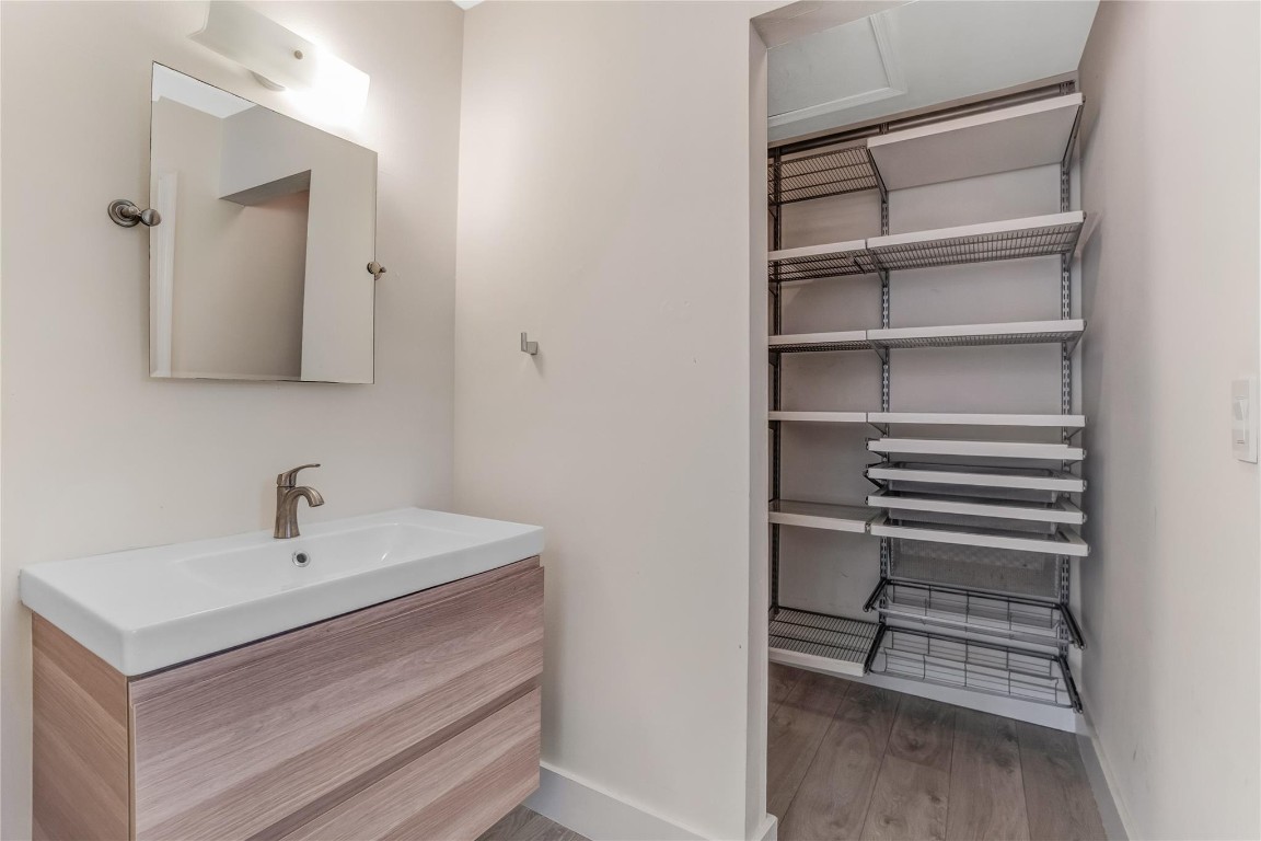 LAKE WINDWOOD - Residential