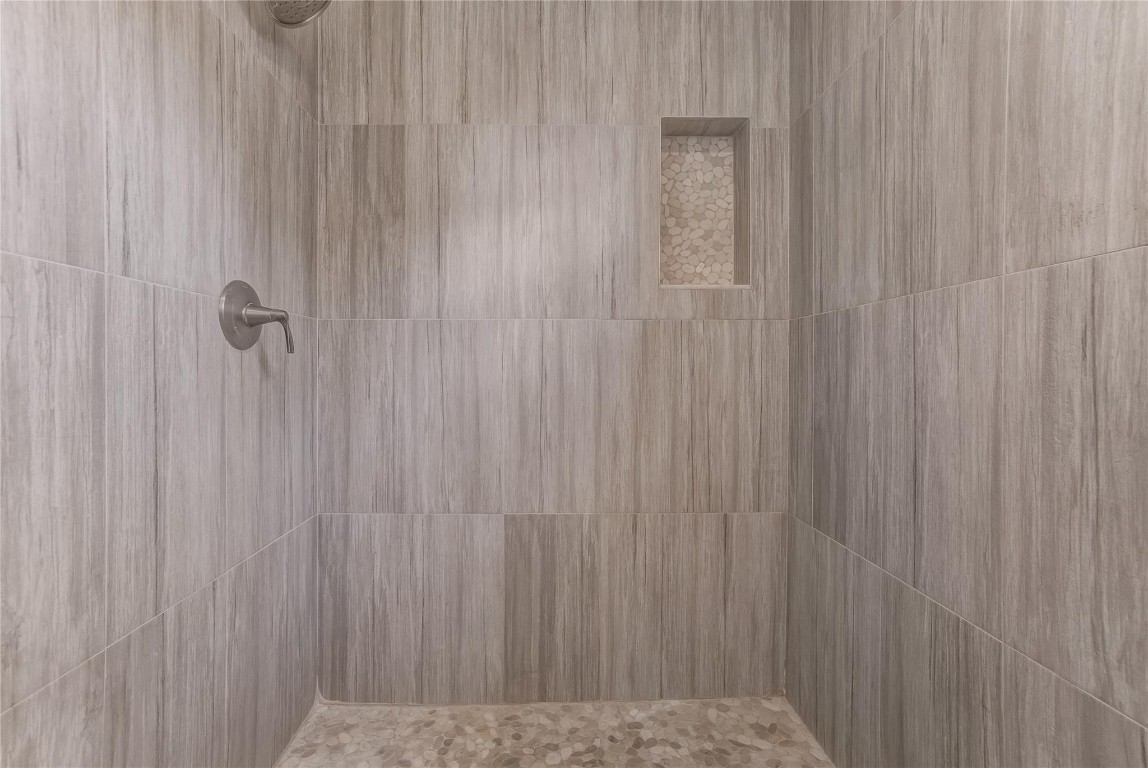 LAKE WINDWOOD - Residential