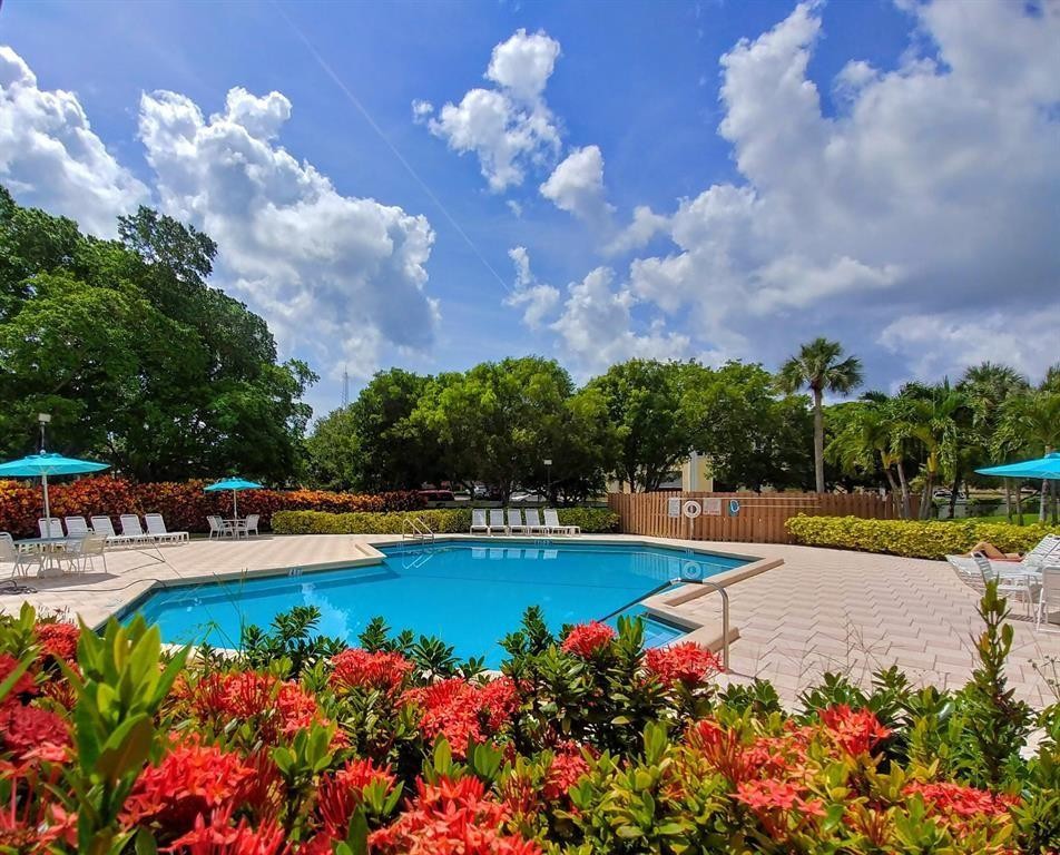 LAKE WINDWOOD - Residential