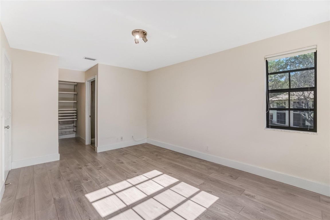 LAKE WINDWOOD - Residential