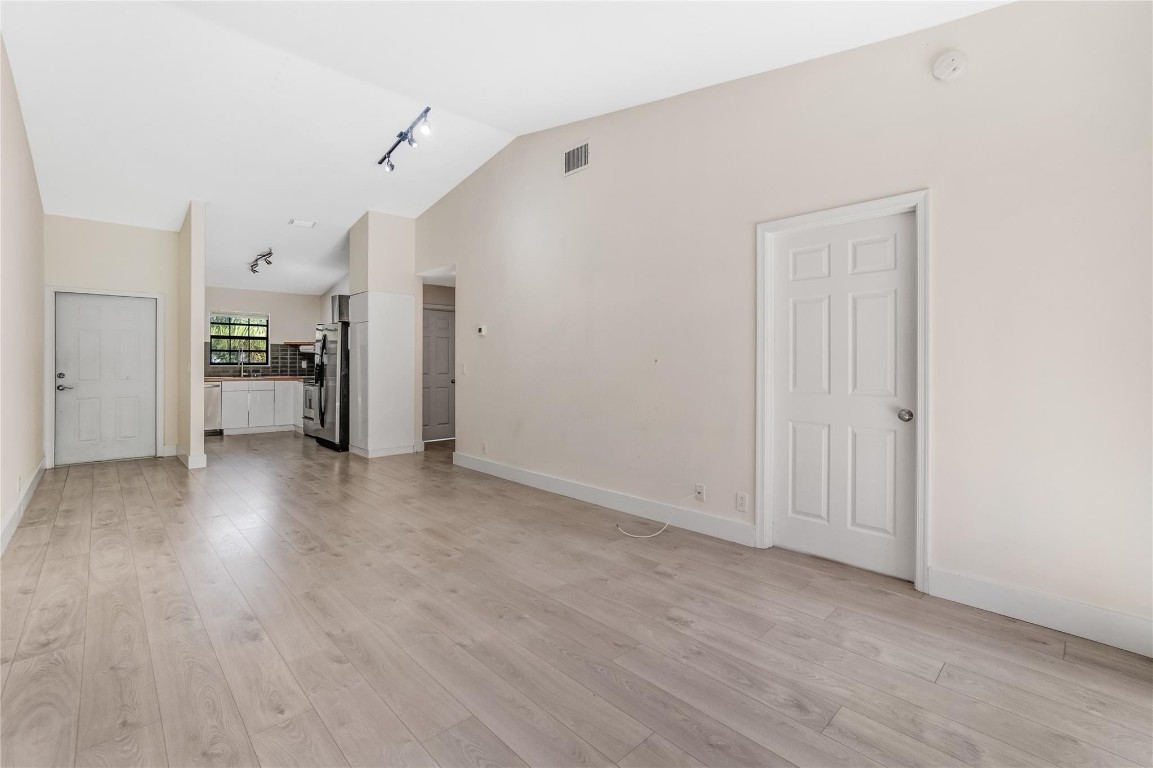 LAKE WINDWOOD - Residential