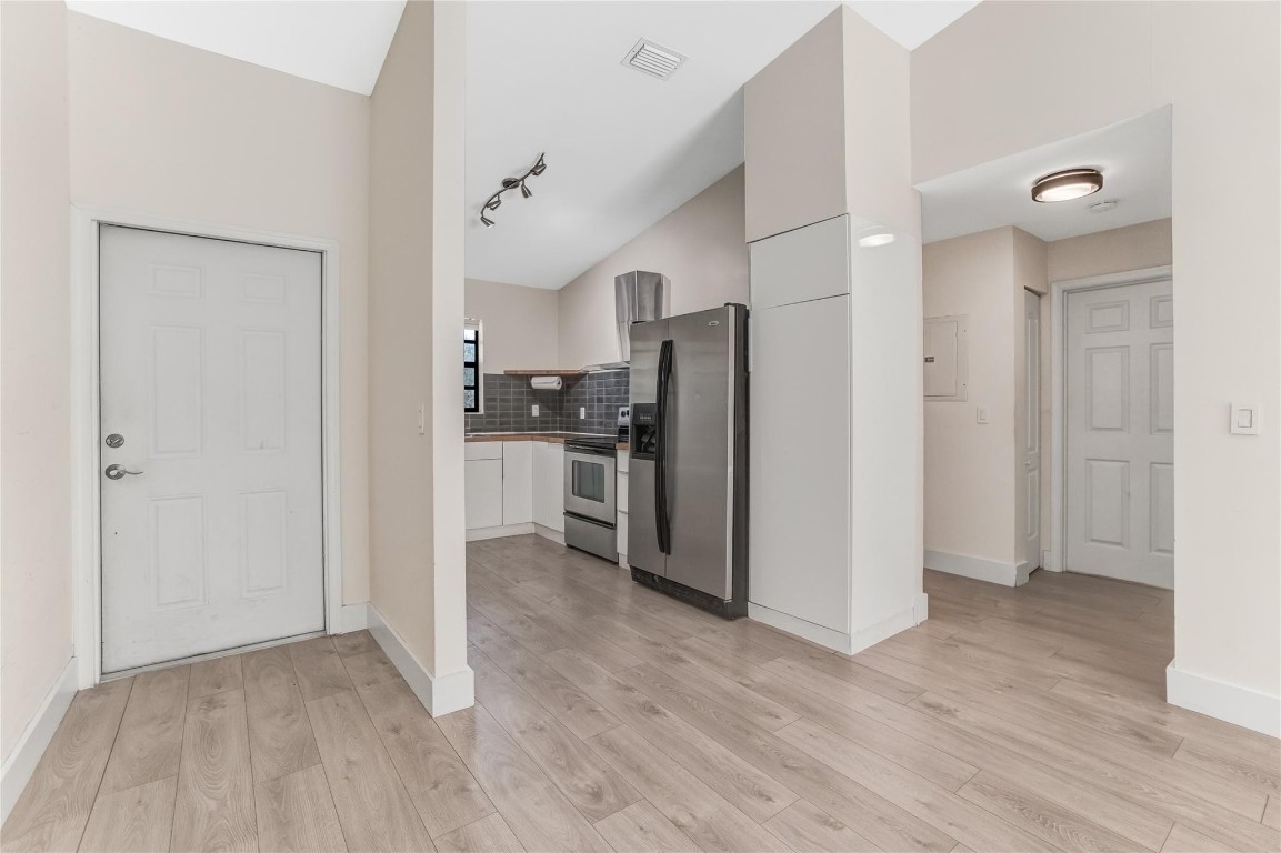 LAKE WINDWOOD - Residential