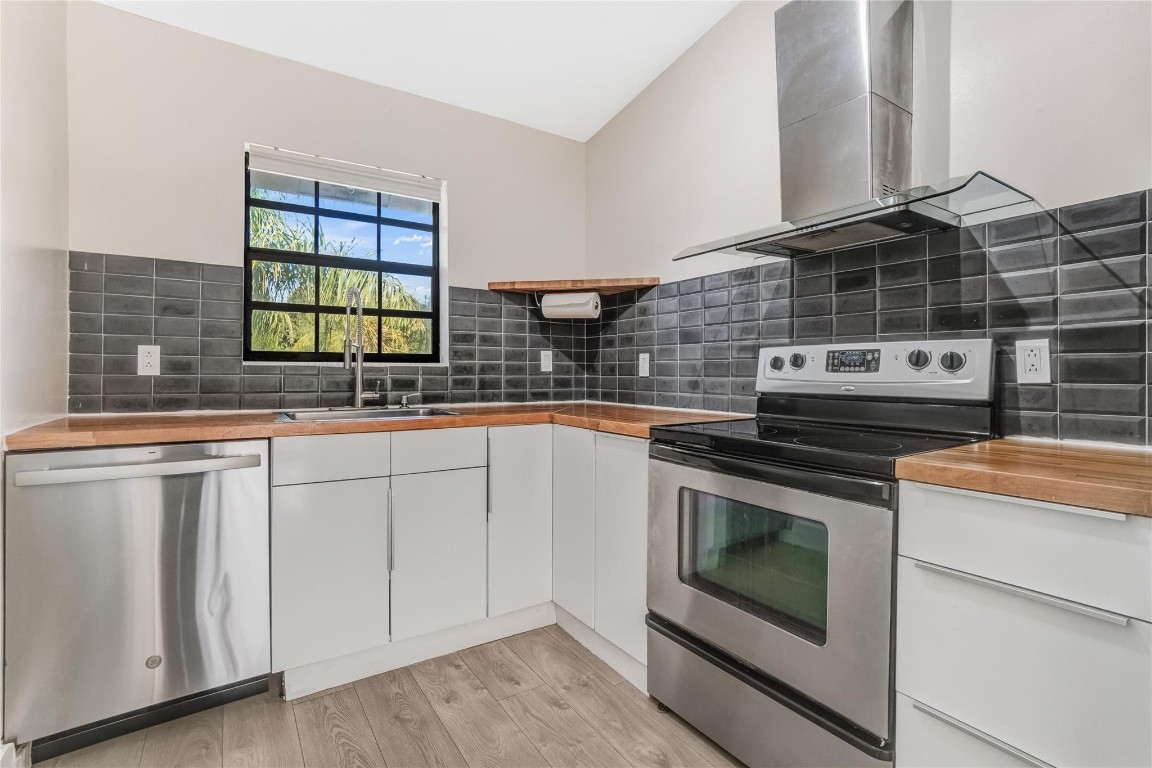 LAKE WINDWOOD - Residential