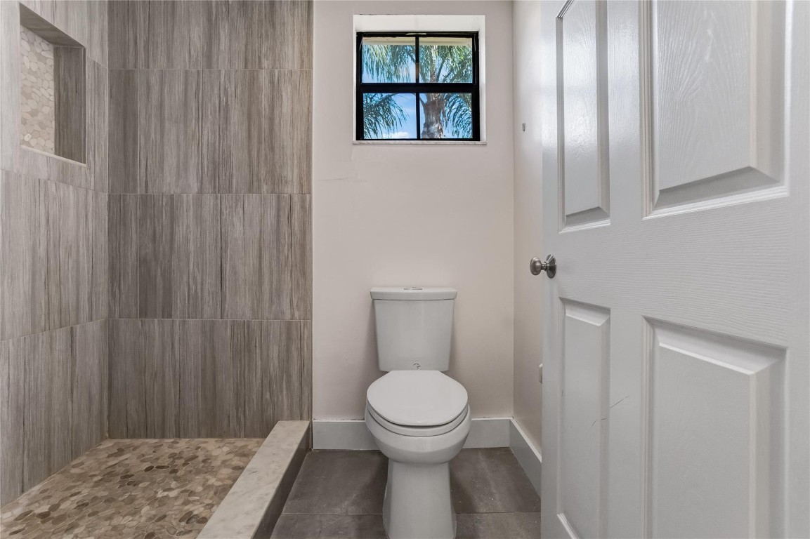 LAKE WINDWOOD - Residential