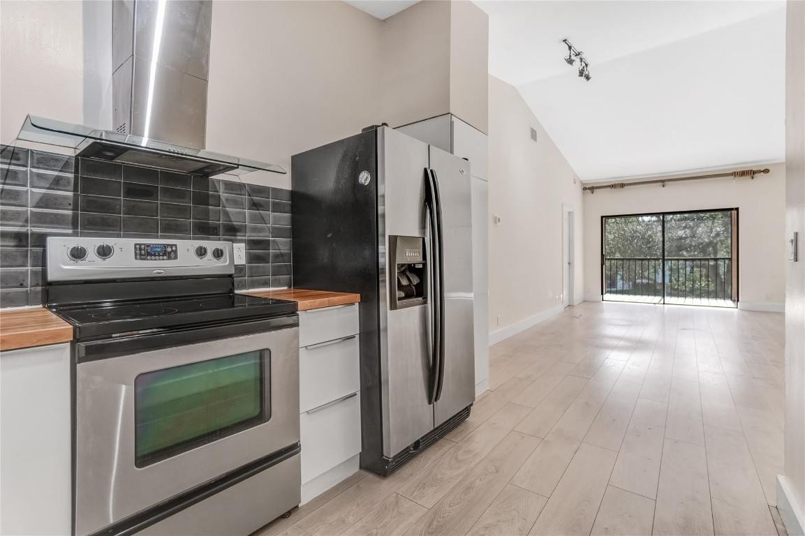 LAKE WINDWOOD - Residential