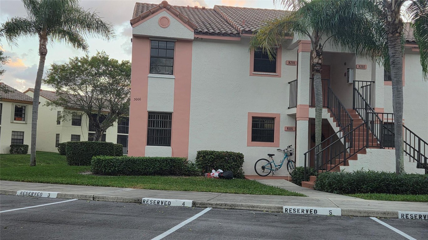 LAKE WINDWOOD - Residential