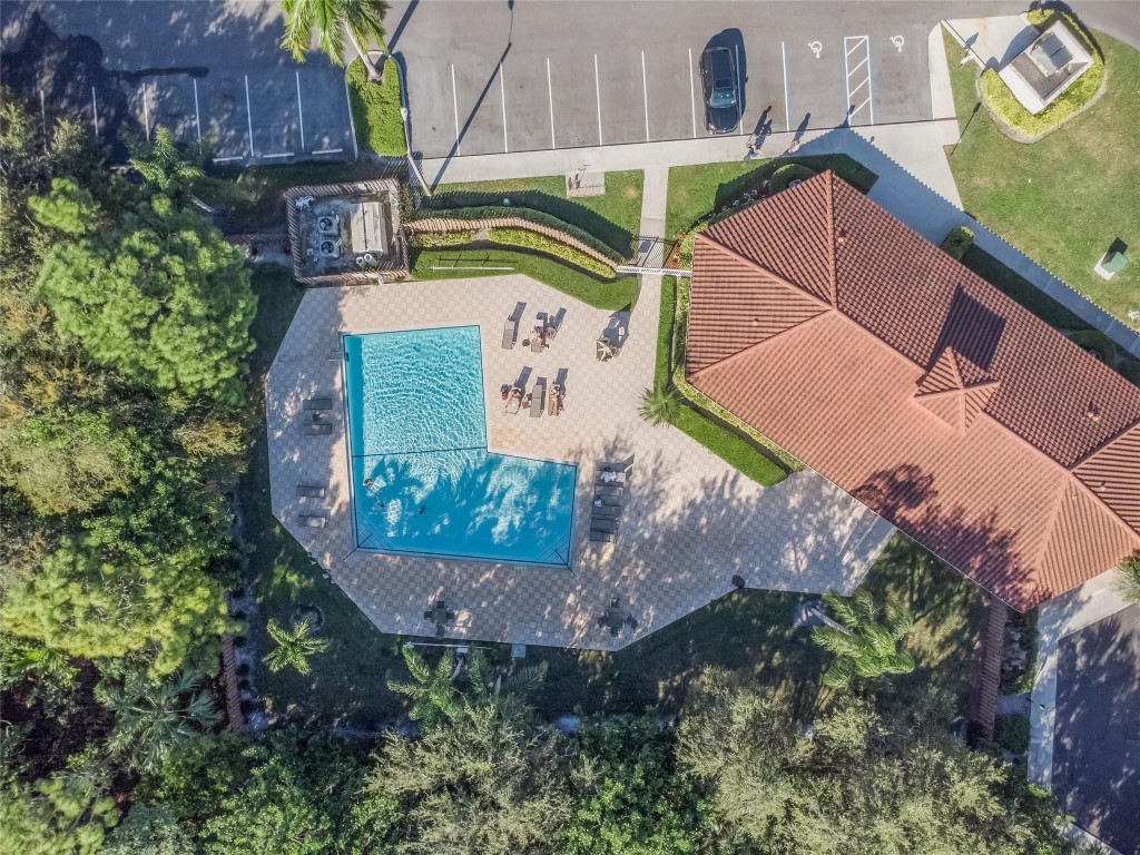 LAKE WINDWOOD - Residential