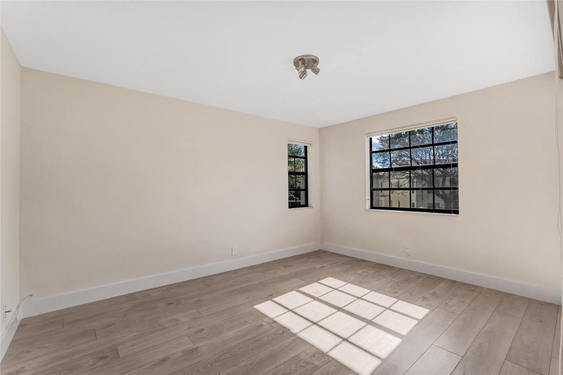 LAKE WINDWOOD - Residential