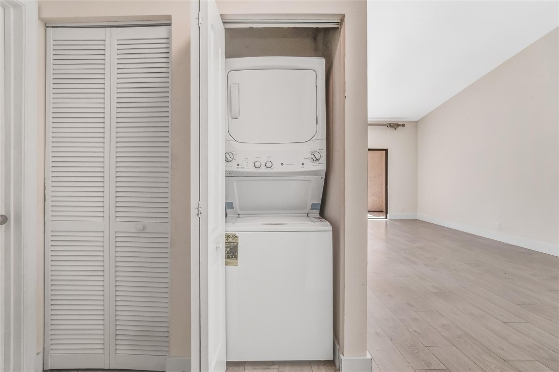 LAKE WINDWOOD - Residential