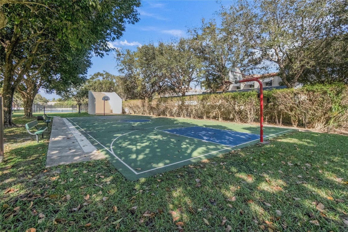 LAKE WINDWOOD - Residential