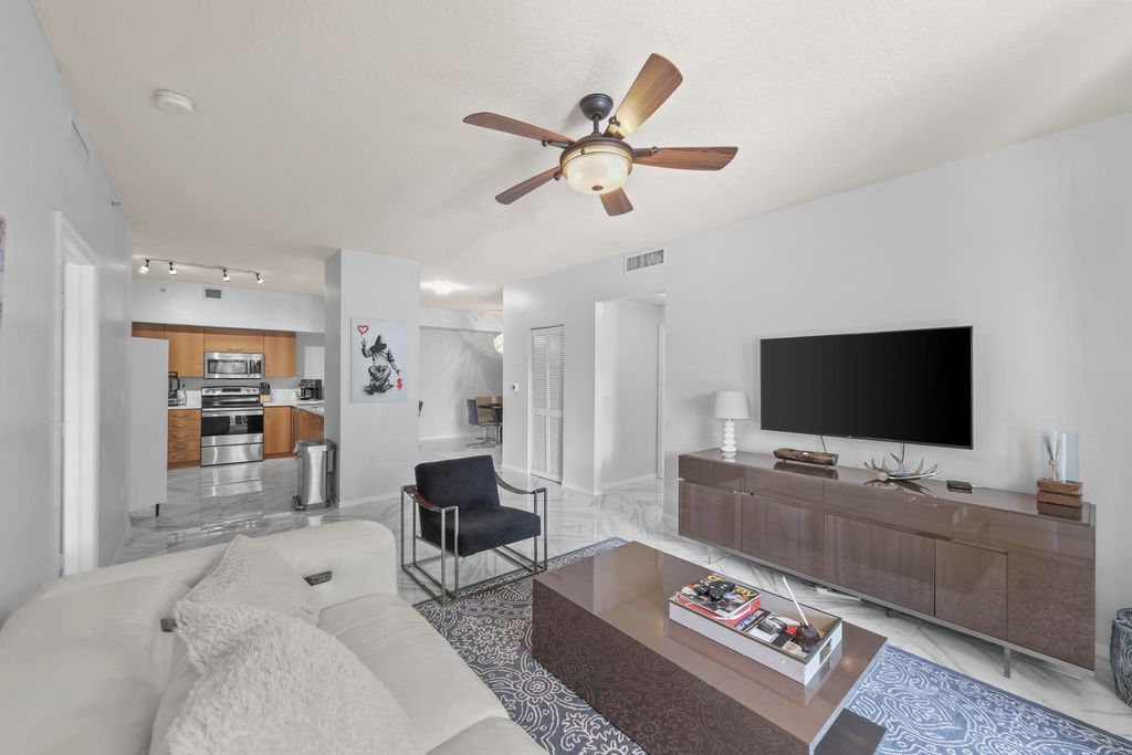 Photo of 250 NE 3rd Avenue, Delray Beach, FL 33444 (MLS # B26021403)