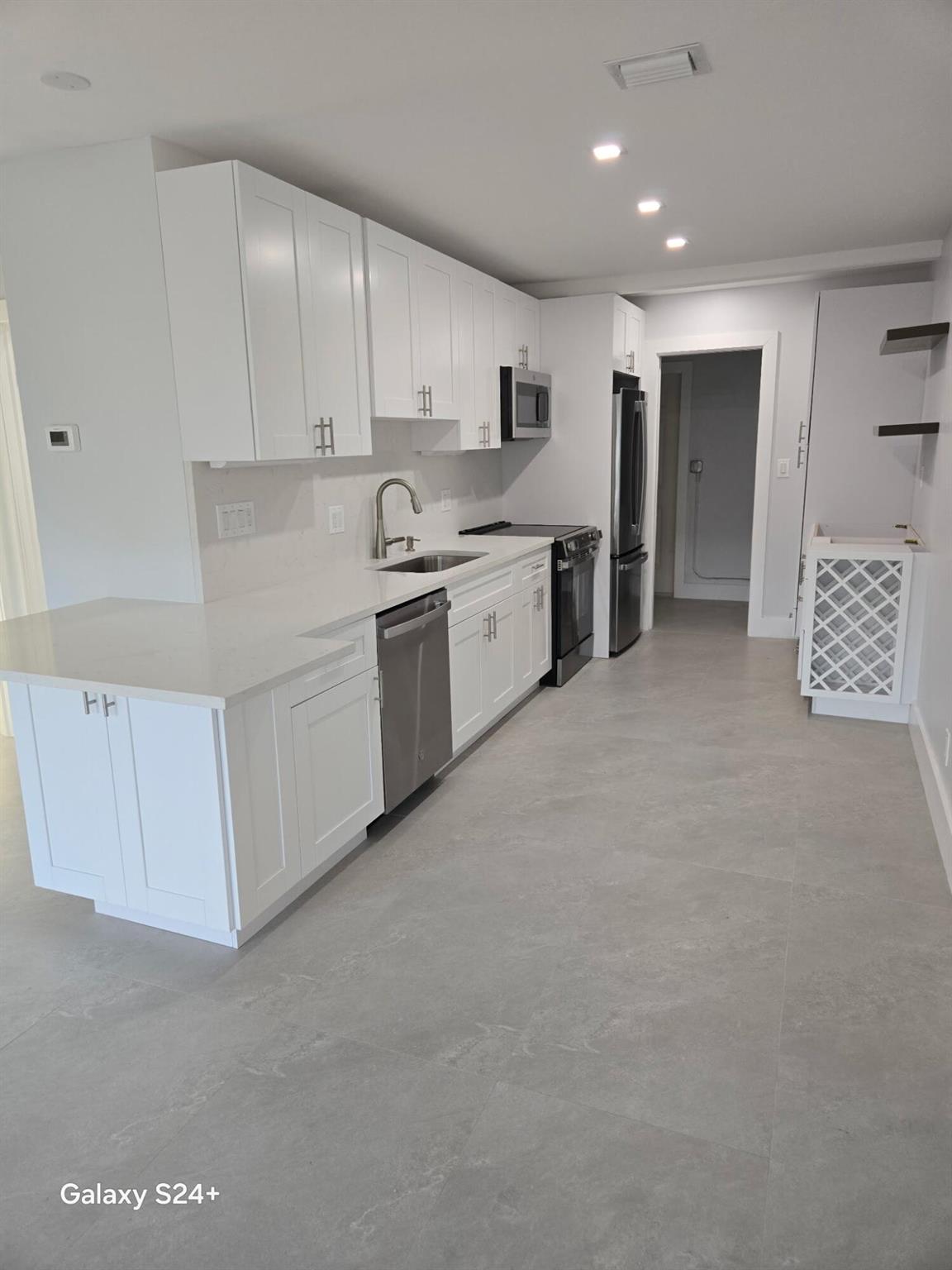 Beautifully Renovated & Ready to Move In!!! 2Bed/1Bath Fully updated with Impact Windows, New Roof & All New Appliances. Centrally located near FLL Airport, Hardrock, I-95, Turnpike & 441.