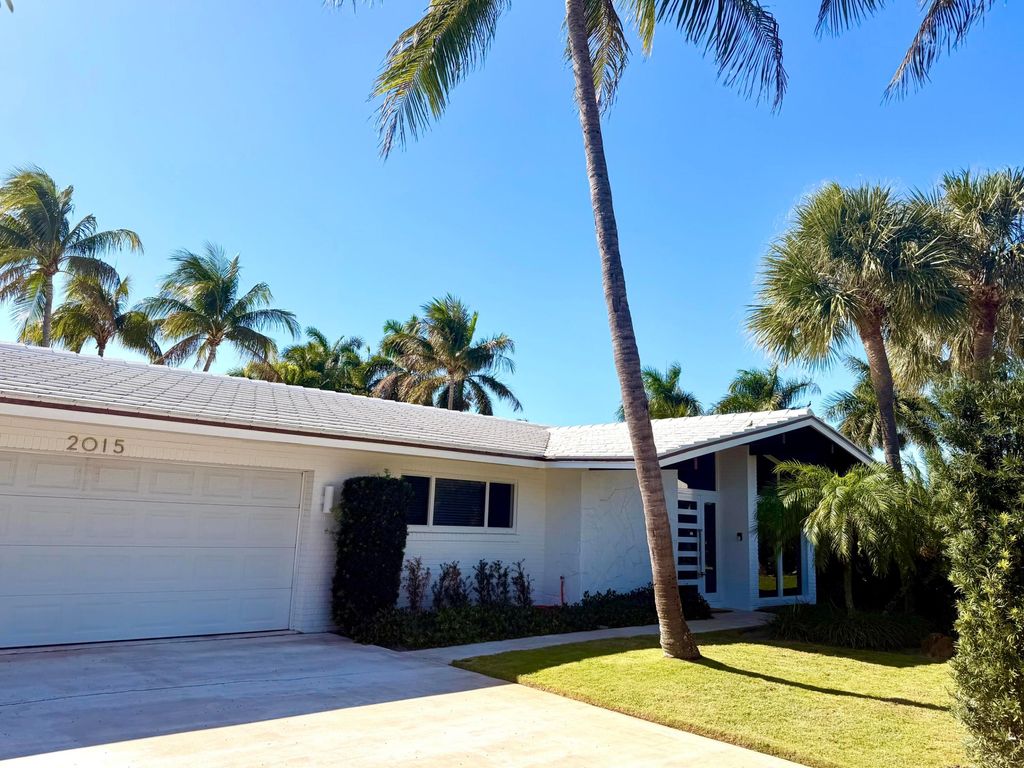 Photo of 2015 Notre Dame Drive, Lake Worth Beach, FL 33460 (MLS # B26006439)