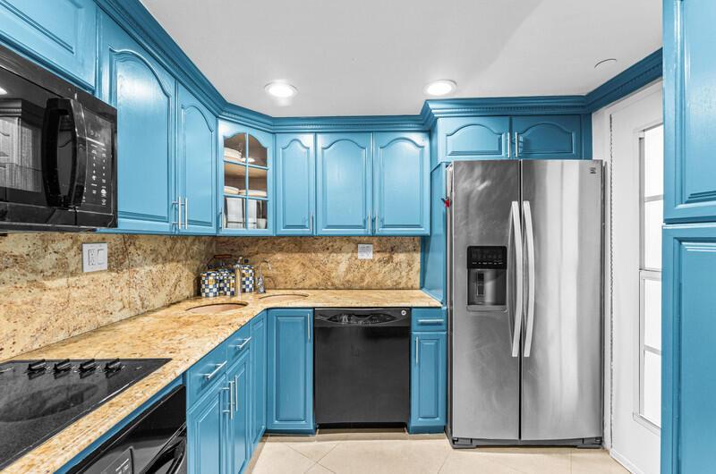 TRIANON CONDO - Residential