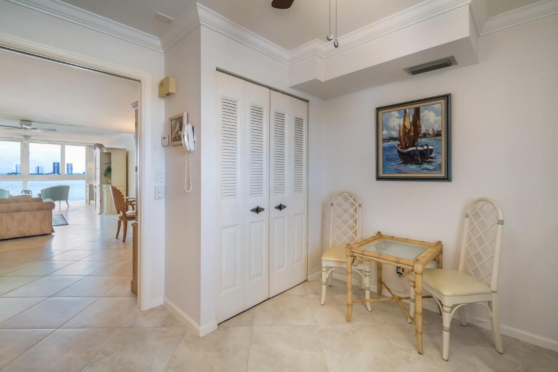 Lake Harbor Towers - Residential