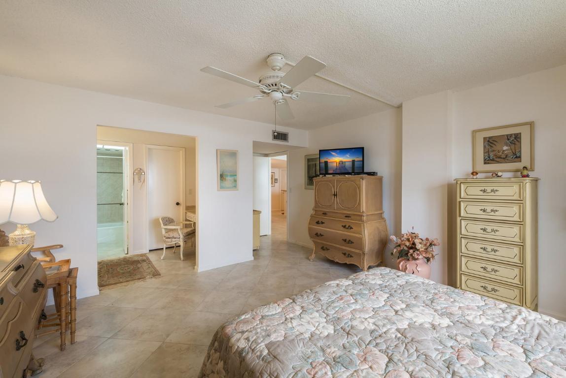 Lake Harbor Towers - Residential