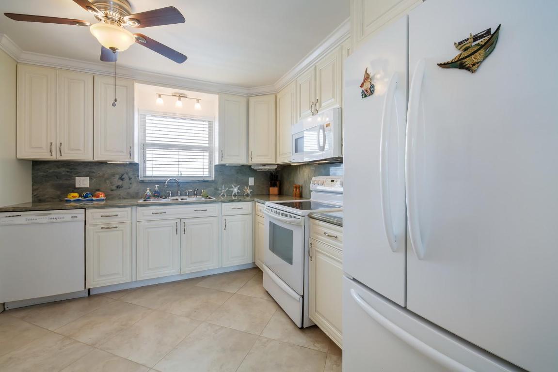 Lake Harbor Towers - Residential