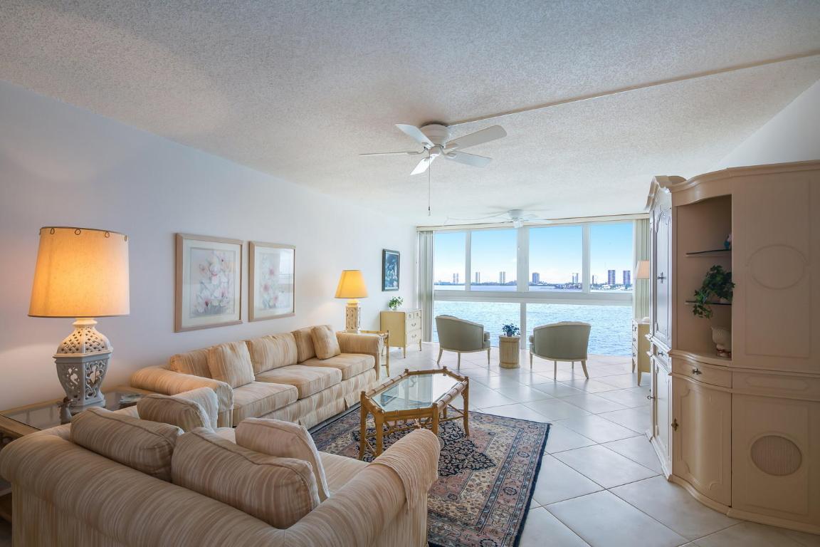 Lake Harbor Towers - Residential