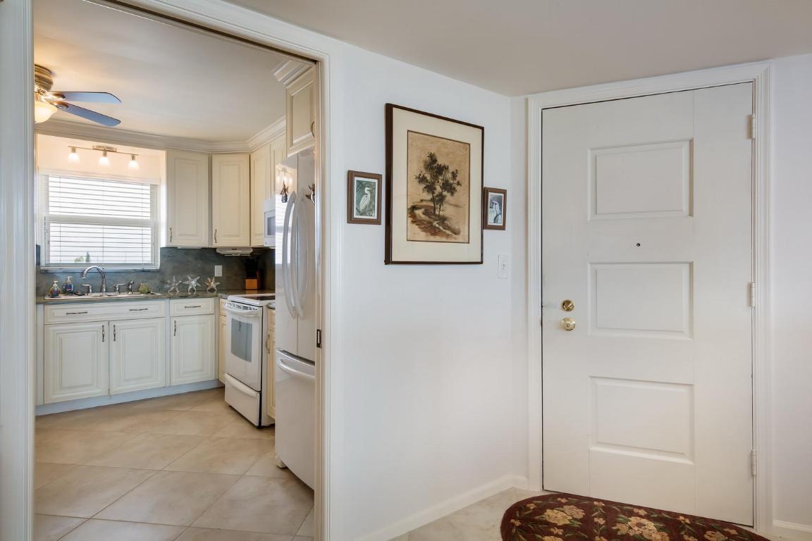 Lake Harbor Towers - Residential