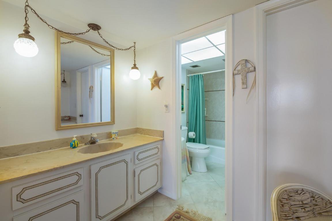 Lake Harbor Towers - Residential