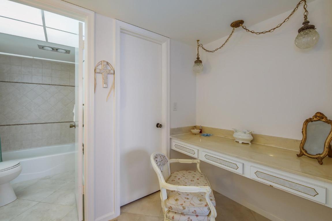 Lake Harbor Towers - Residential