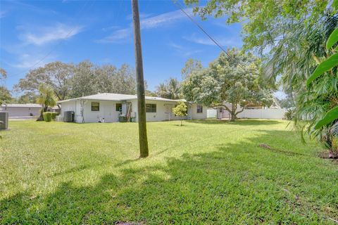 Single Family Residence in Plantation FL 711 Holly Ln Ln 58.jpg