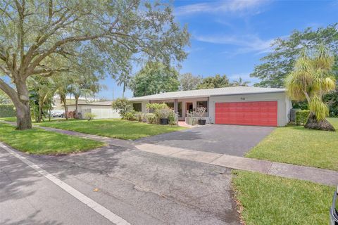 Single Family Residence in Plantation FL 711 Holly Ln Ln 3.jpg