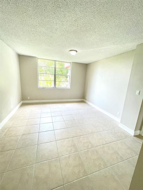 Condominium in Lauderdale Lakes FL 2649 48th Ter Ter 8.jpg