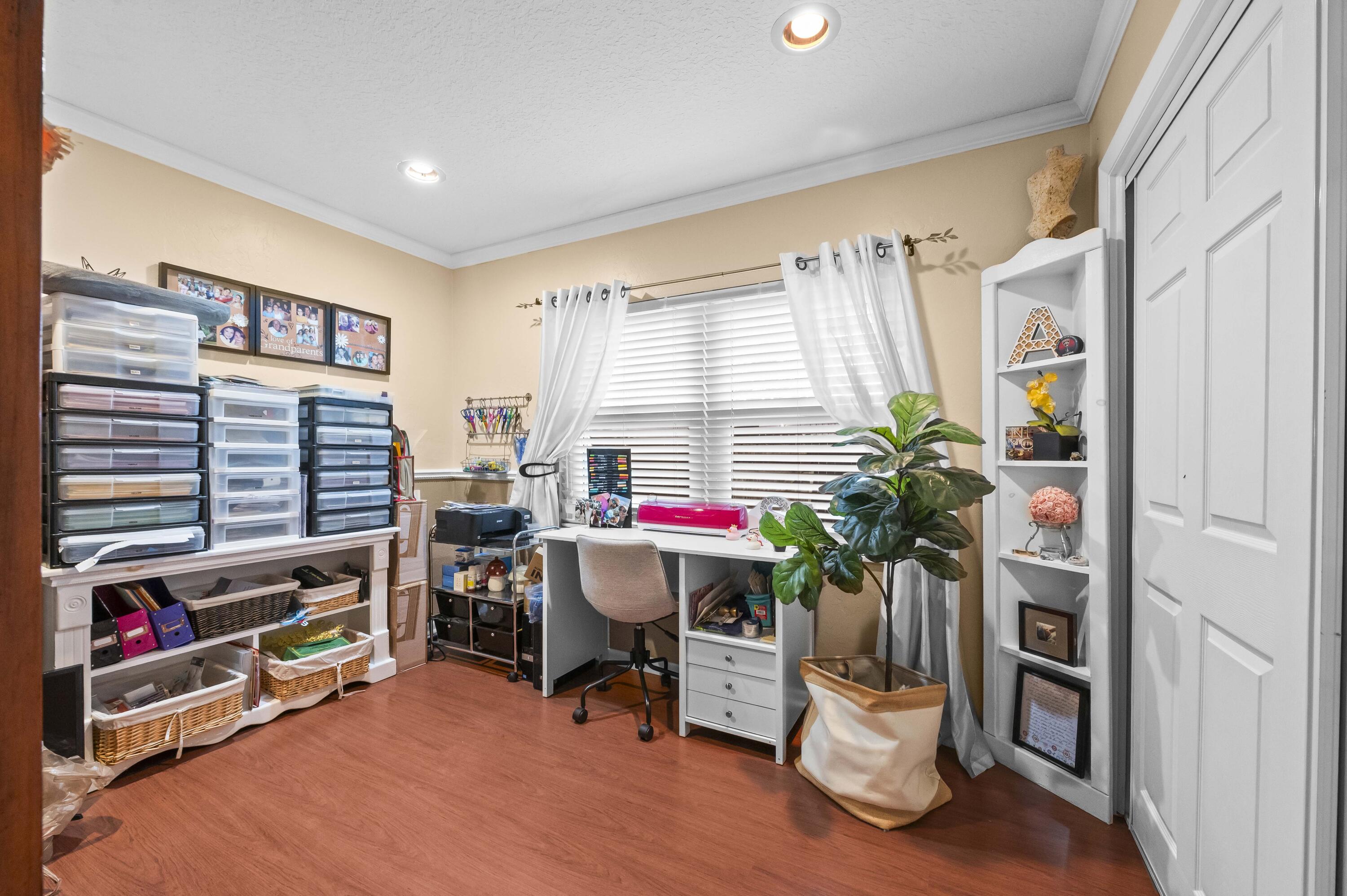 Lake Clarke Shores - FLA MANGO ESTATES - Residential