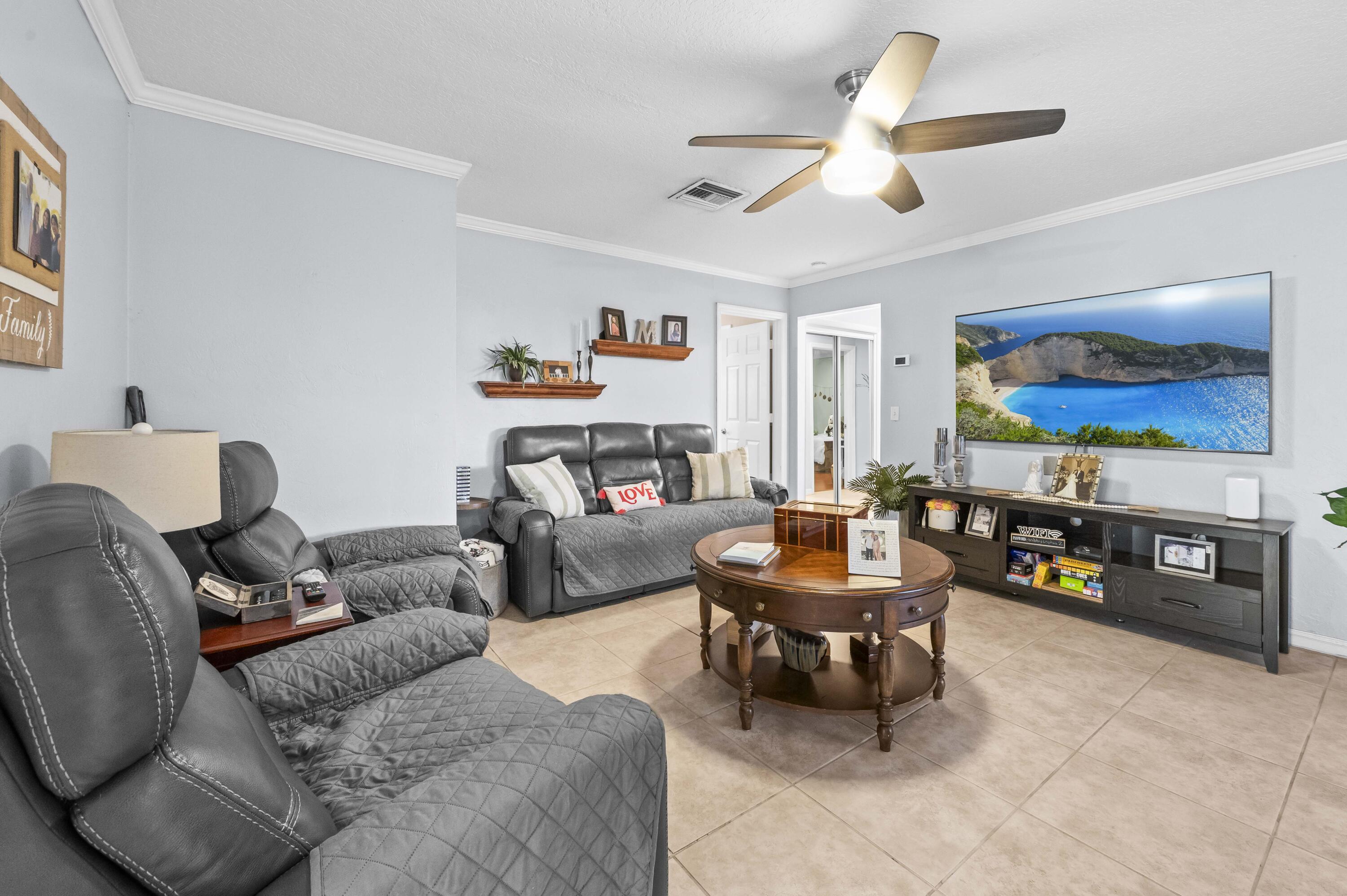 Lake Clarke Shores - FLA MANGO ESTATES - Residential