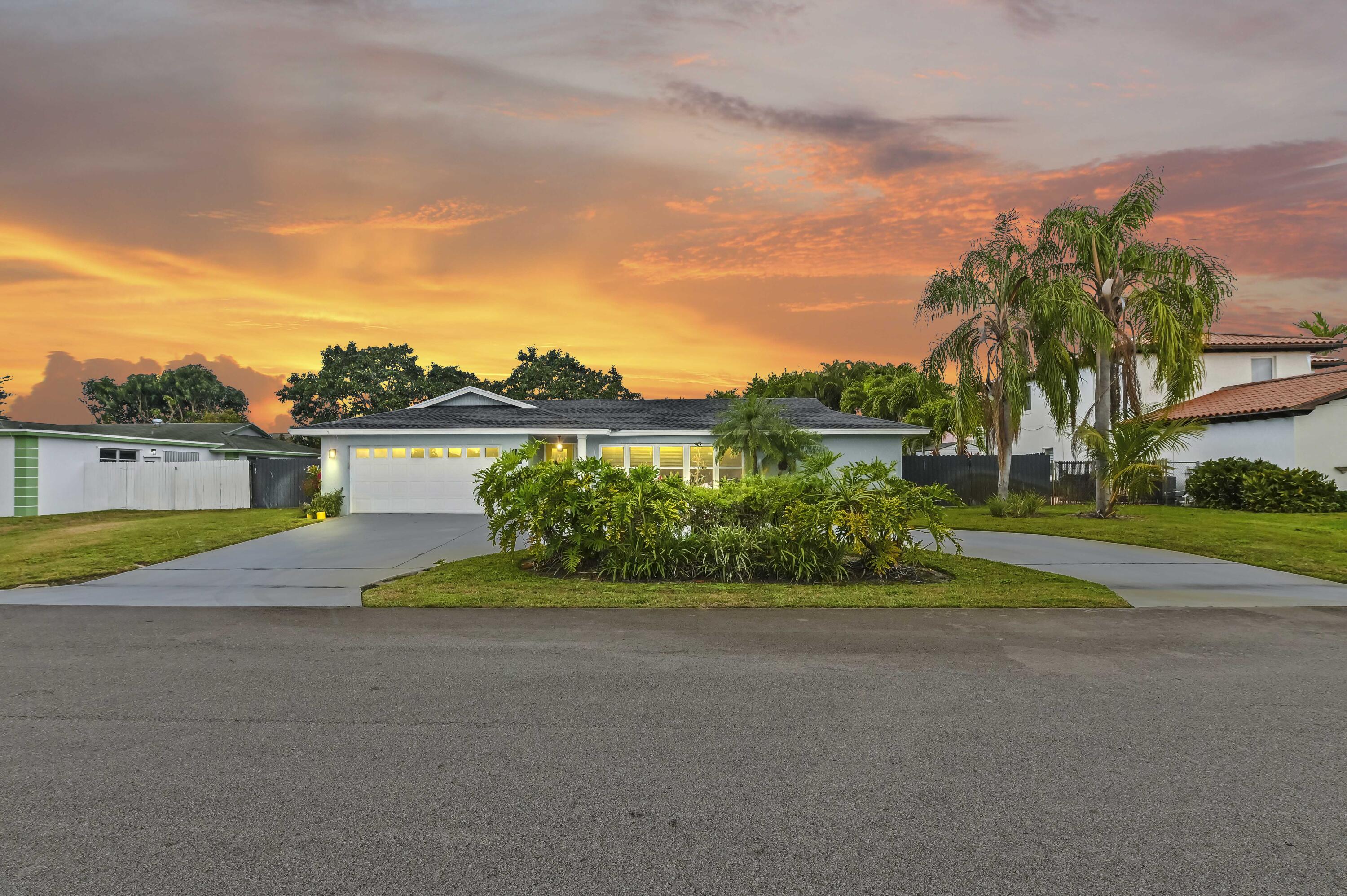 Lake Clarke Shores - FLA MANGO ESTATES - Residential