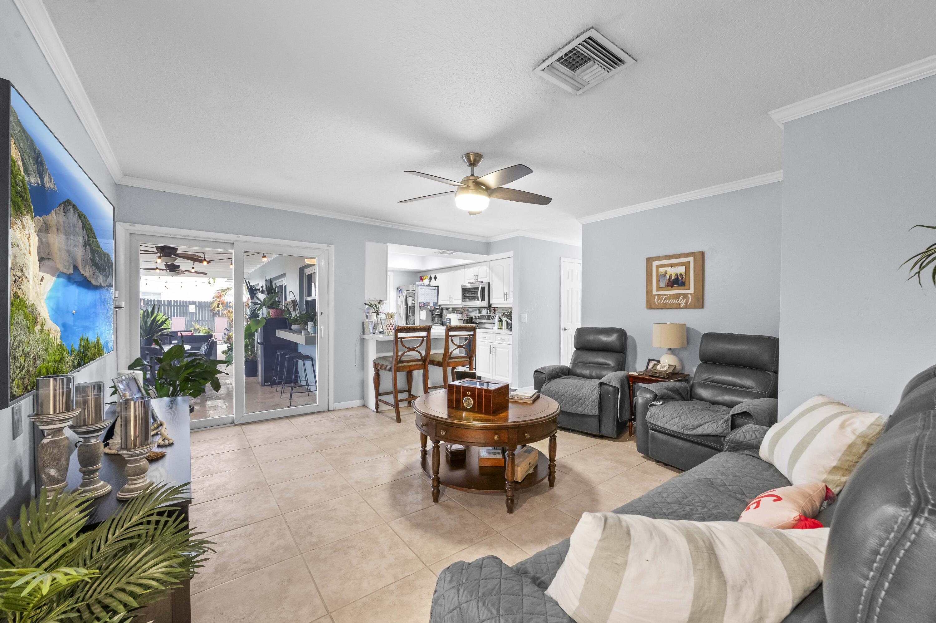 Lake Clarke Shores - FLA MANGO ESTATES - Residential