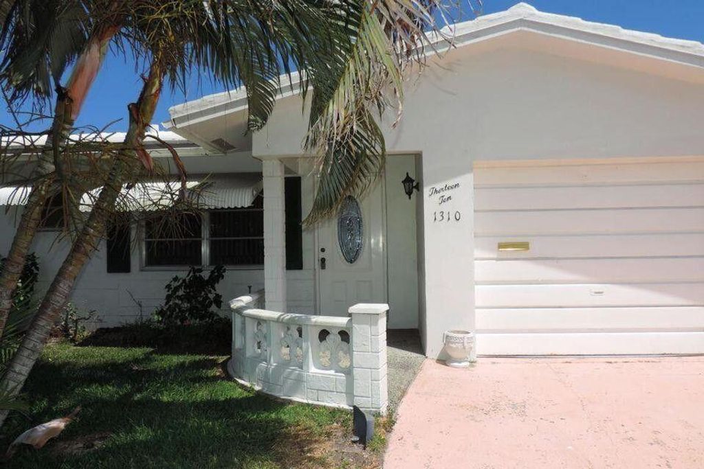 Photo of 1310 SW 18th Court, Boynton Beach, FL 33426 (MLS # R11167758)