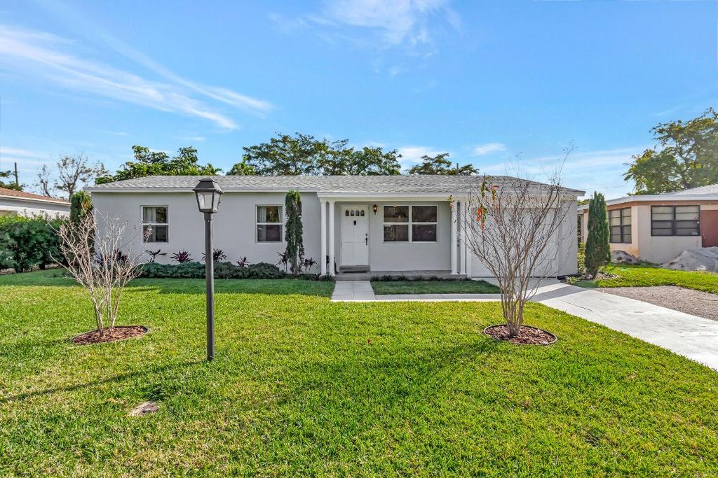 Photo of 234 NE 20th Street, Delray Beach, FL 33444 (MLS # R11158494)