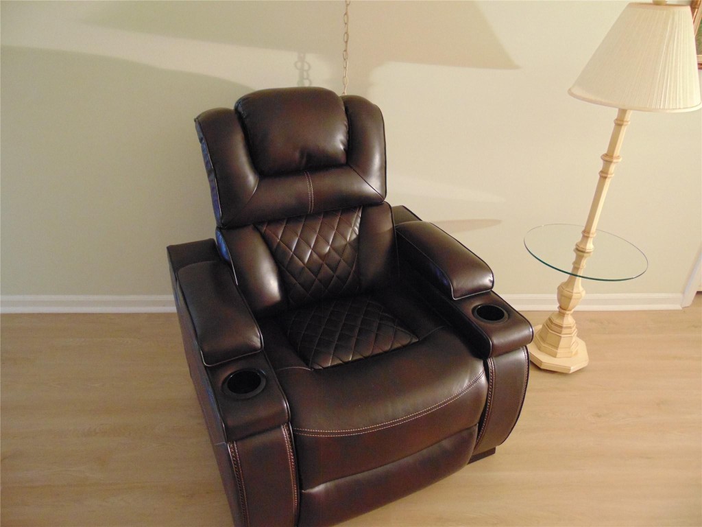 SANDALFOOT SOUTH ONE - Residential