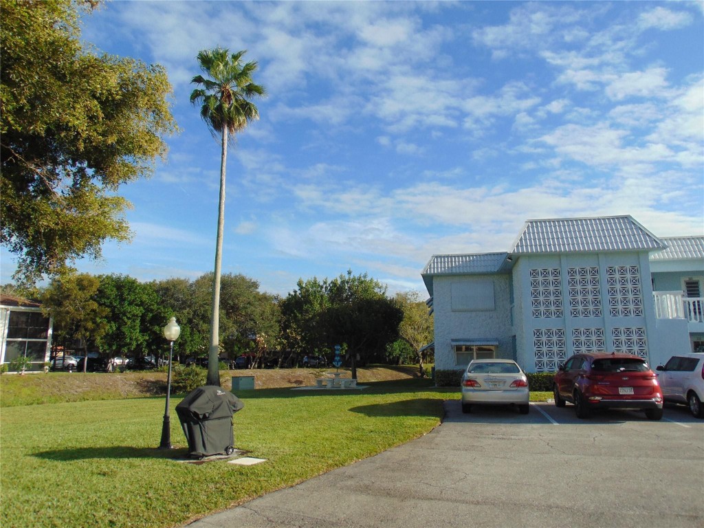 SANDALFOOT SOUTH ONE - Residential