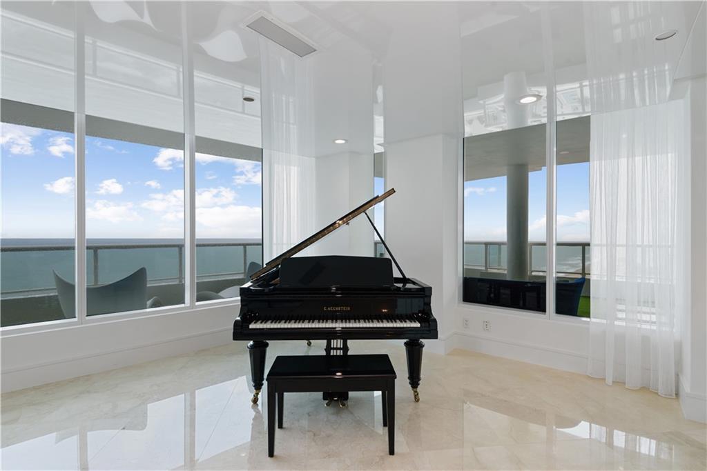 Ritz Carlton - Residential