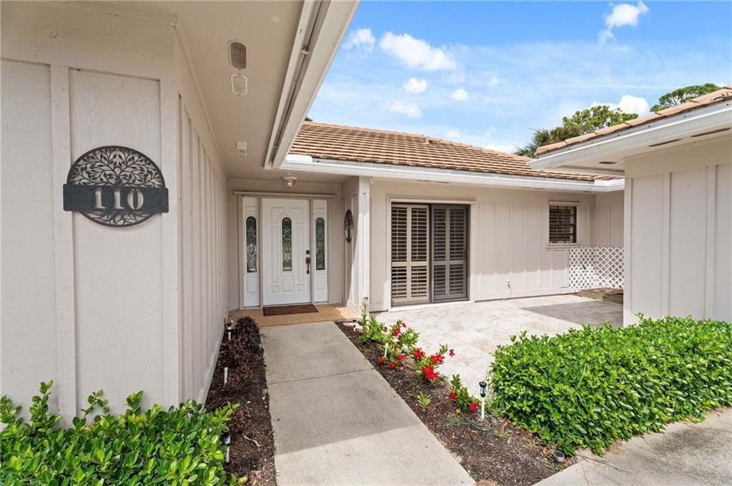 Photo of 110 Prestwick Circle, Vero Beach, FL 32967 (MLS # R11129507)