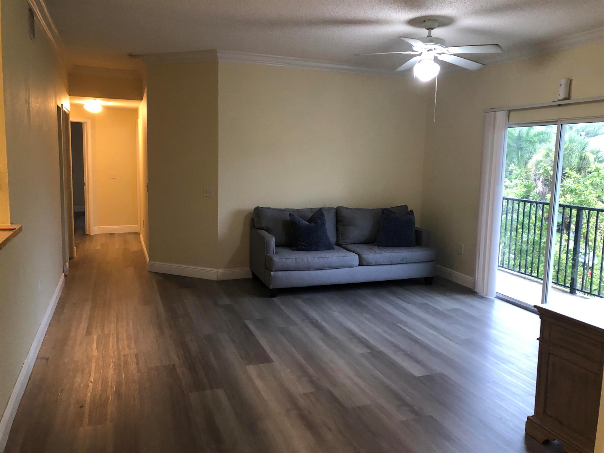 GREAT UNIT, NEW FLOORS, NEW PAINT, DRYER. CLOSE TO MAJOR HIGHWAYS, PBI AIRPORT, PALMS WEST HOSPITAL, RESTAURANTS AND MALLS. MASTER BEDROOM CONTAINS A LARGE WALK IN CLOSET, GATED COMMUNITY, TENNIS COURT, POOL AND A GYN, PLAYGROUND. NO PETS ALLOWED AND NO SMOKING. (UNIT LOCATED ON THE THIRD FLOOR NO ELEVATOR)