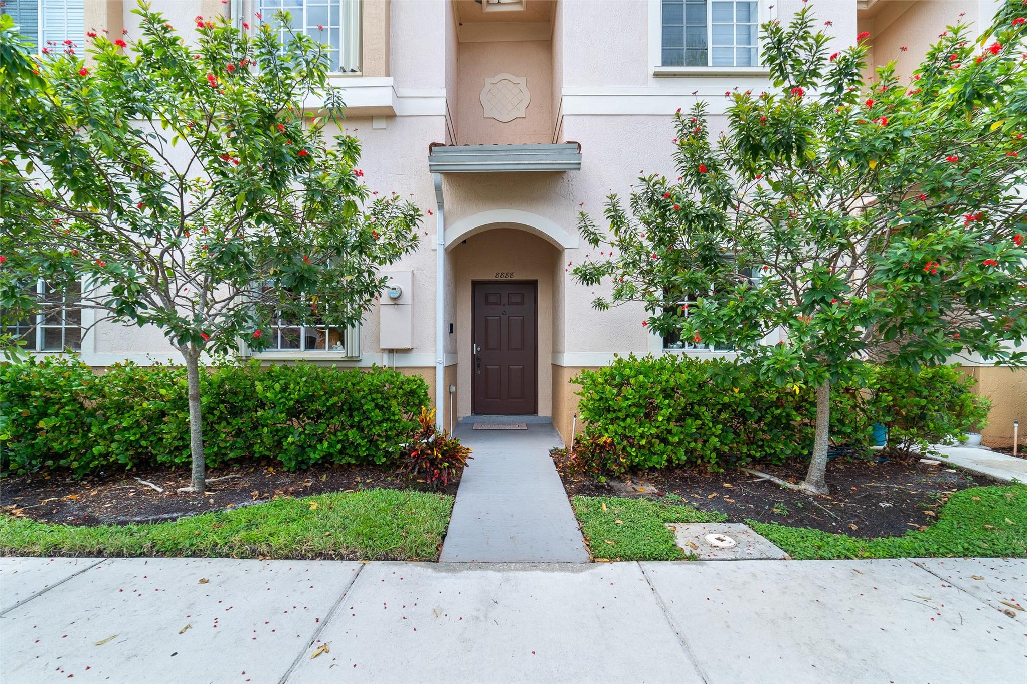 8888 N ISLES CR