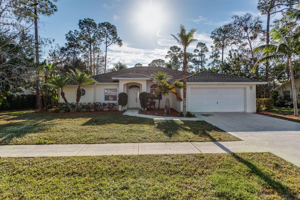 Photo of 14185 Greentree Drive, Wellington, FL 33414 (MLS # R11141446)