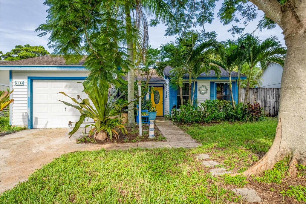 Photo of 4744 Brook Drive, West Palm Beach, FL 33417 (MLS # B26076362)