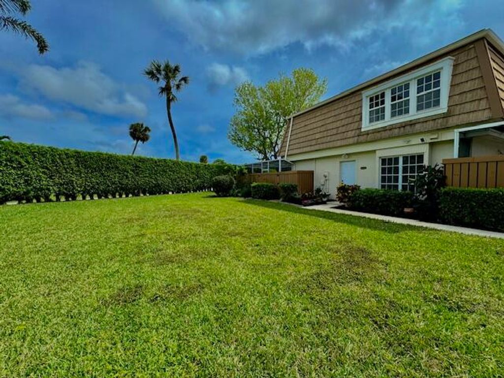 Photo of 11555 Winchester Drive, Palm Beach Gardens, FL 33410 (MLS # R10980036)