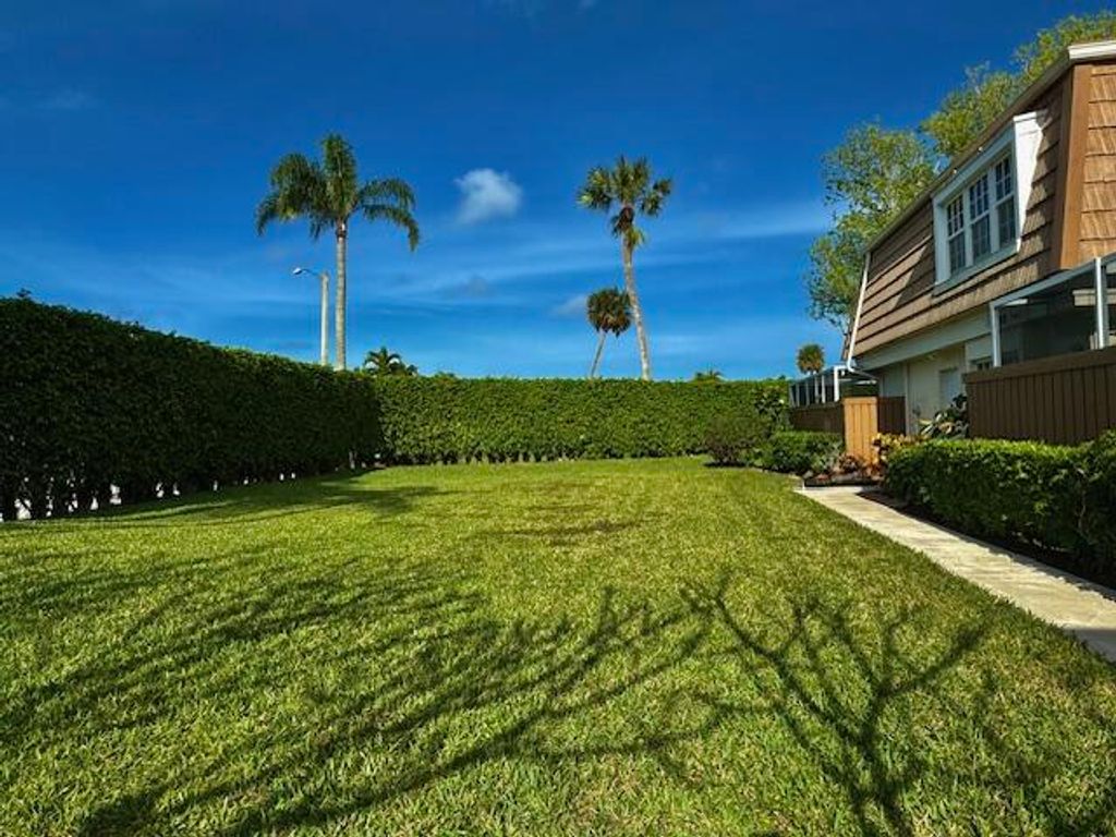 Photo of 11555 Winchester Drive, Palm Beach Gardens, FL 33410 (MLS # R10980036)